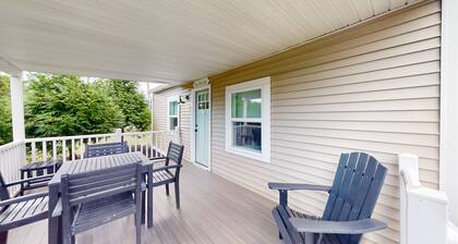 Coastal Estate – Family Cottage with 2BD, 2BA & Pool Access