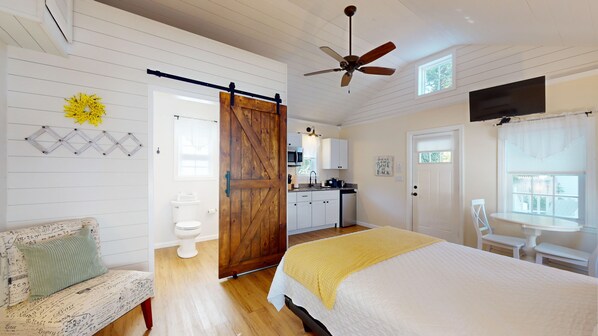 1 bedroom, bed sheets