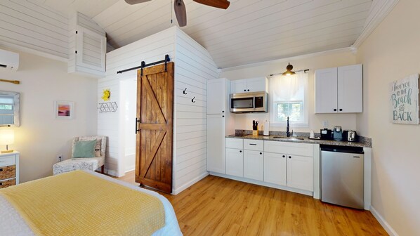 1 bedroom, bed sheets