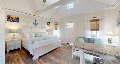 Coastal Estate – Private Cottage with King Bed & Pool Access