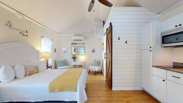 1 bedroom, bed sheets