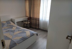 1 bedroom, WiFi, bed sheets - Double room for rent. Spacious room with a double bed. (London)