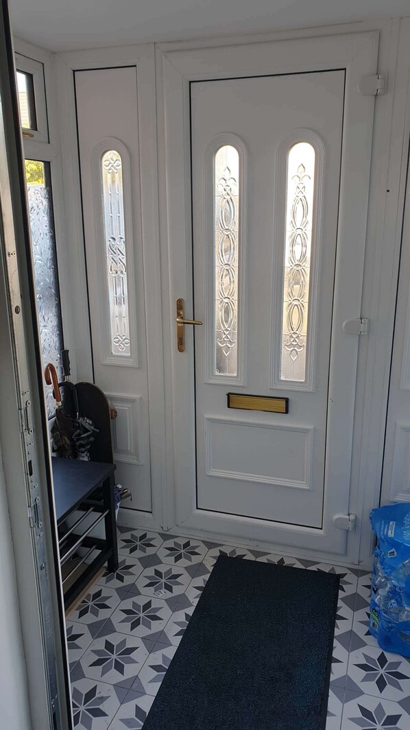 Interior - Double room for rent. Spacious room with a double bed. (London)