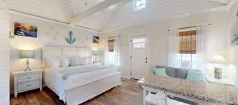 Coastal Estate – Private Cottage with King Bed & Pool Access