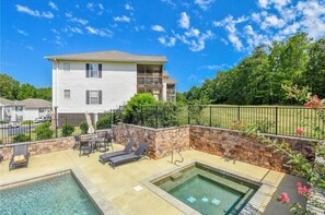 Outdoor pool - Luxury Lake Martin Condo  (Dadeville)
