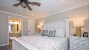 2 bedrooms, WiFi, bed sheets - Luxury Lake Martin Condo  (Dadeville)