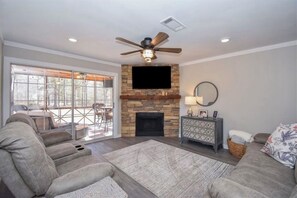 Smart TV, fireplace
