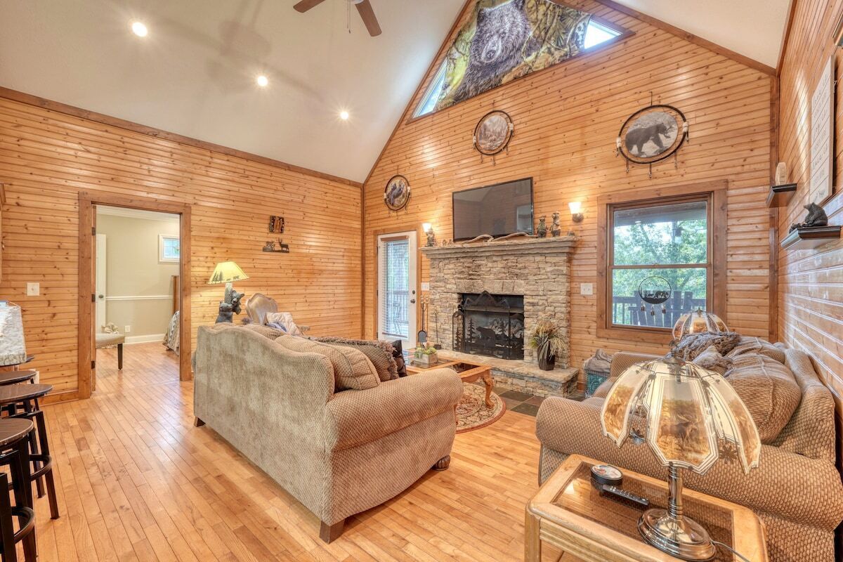 Bear Cabin-fireplace-firepit -Pet Friendly! - Hiawassee, GA