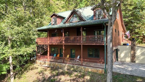 Bear Cabin-Fireplace-Firepit -PET Friendly!