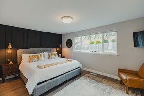 3 Schlafzimmer, Schreibtisch, Bügeleisen/Bügelbrett, Reisekinderbett