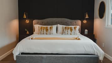 3 bedrooms, desk, iron/ironing board, travel crib