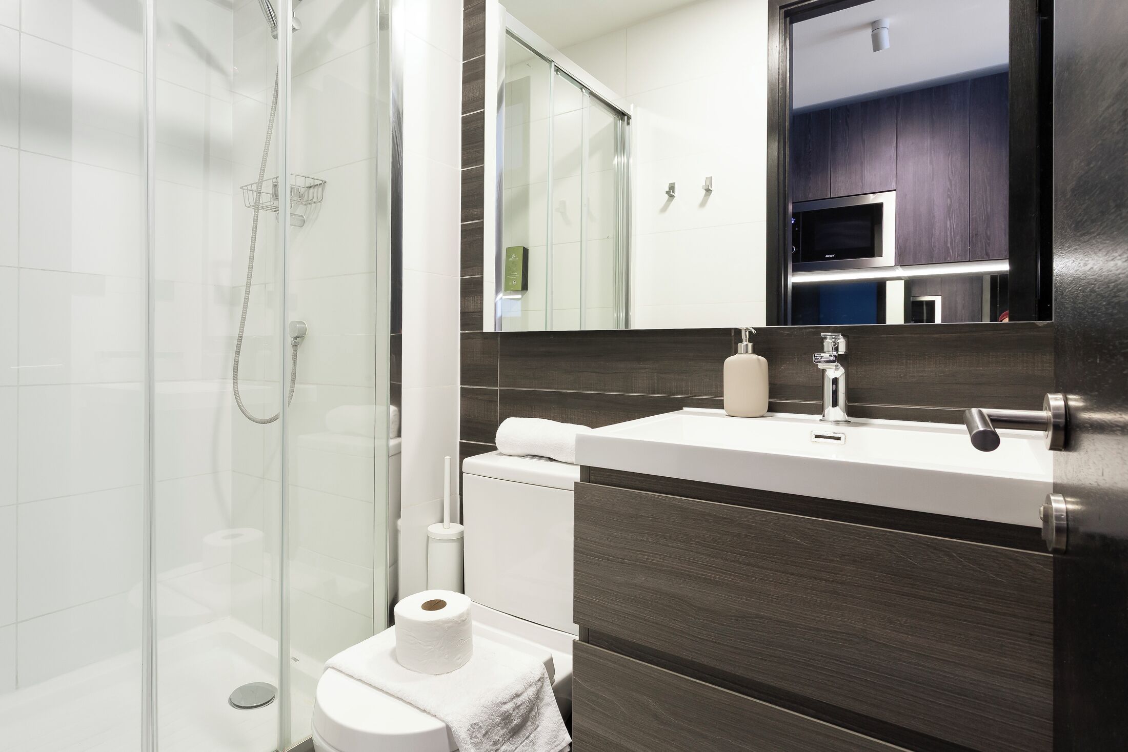 Studio (324) | Bathroom | Shower, hair dryer, towels, soap