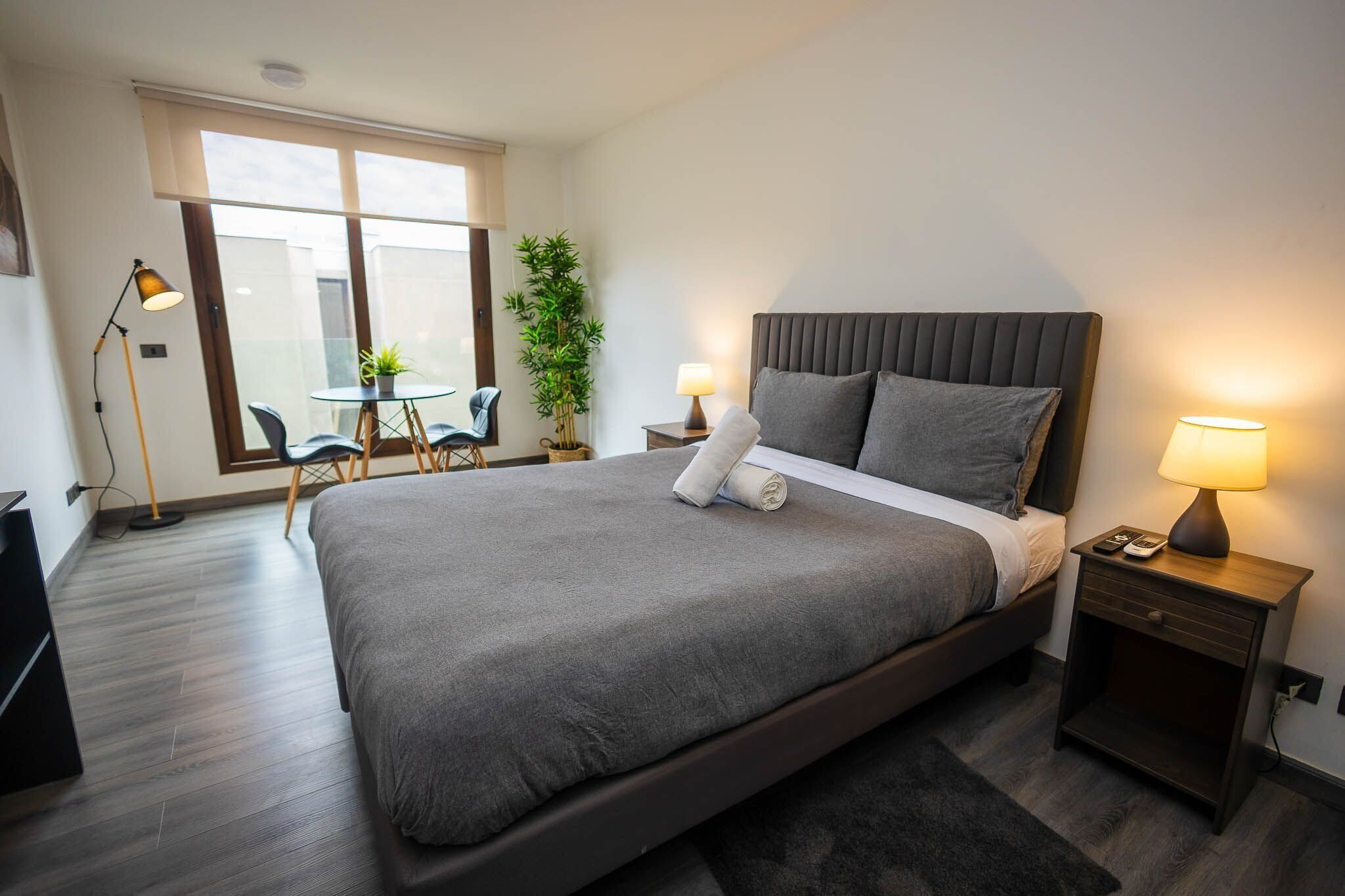 Leilighet – basic | Sengetøy av topp kvalitet, memory foam-senger og lydisolert