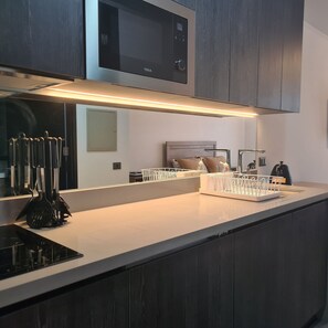 Studio | Cuisine privée | Mini réfrigérateur, micro-ondes, plaque de cuisson, cafetière/bouilloire