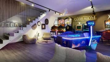 Studio (108) | Games room