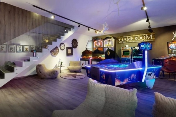 Studio (108) | Game room