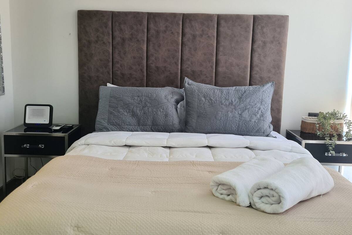 Premium Double Room, 1 Double Bed, Air conditioning | Premium bedding, memory foam beds, soundproofing, iron/ironing board