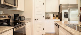 The 15th Fairway Cottage - water view close to beach & downtown Ocean Springs!