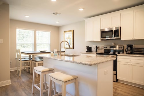 Water view close to beach & downtown Ocean Springs! The 15th Fairway Cottage