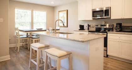 Water view close to beach & downtown Ocean Springs! The 15th Fairway Cottage