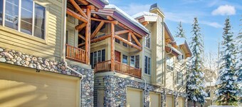 Luxury Townhome located in West Ketchum. Short walk to Ski Lifts and town!