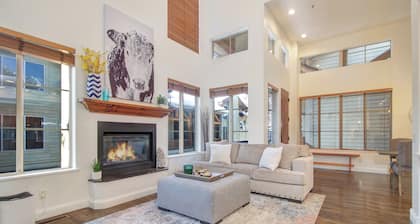 Luxury Townhome located in West Ketchum. Short walk to Ski Lifts and town!