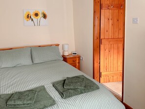 2 chambres, fer et planche à repasser, Wi-Fi gratuit, draps fournis