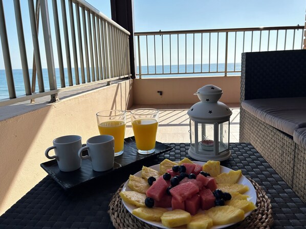 Breakfast meal - Charming 2-bedroom apartment with AC, WiFi in lovely Mar y Naranjo (Mar y Naranjo)