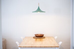 Dining - Freo Getaway - one bedroom apartment (Fremantle)