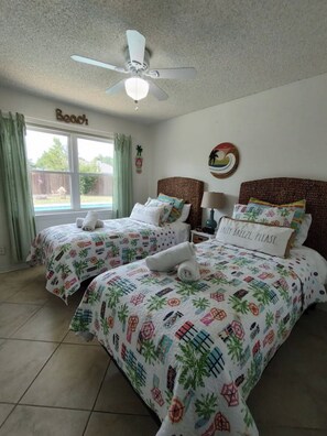 3 bedrooms, desk, iron/ironing board, travel crib - Relaxation! Private home with a pool, Perdido Key. Johnson Beach 10min away. (Pensacola)
