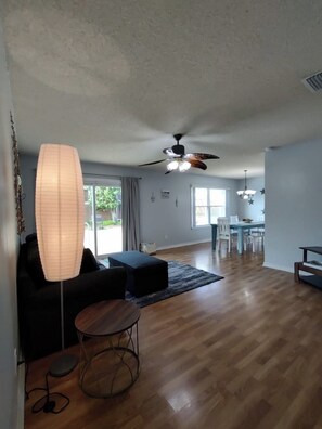 Smart TV, fireplace - Relaxation! Private home with a pool, Perdido Key. Johnson Beach 10min away. (Pensacola)