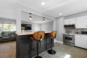 Fridge, microwave, oven, stovetop - Pool, Sauna, Work out area, ping pong, King Bed.  So Many Amenities!!! (Omaha)