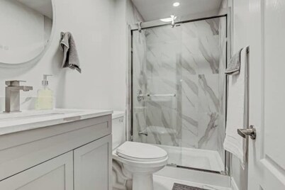 Cozy & beautiful apartment in peaceful Mississauga w/kitchenette, WiFi, AC & TV.