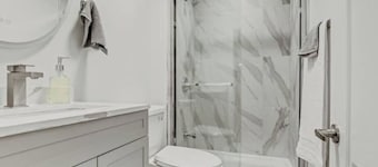 Cozy & beautiful apartment in peaceful Mississauga w/kitchenette, WiFi, AC & TV.
