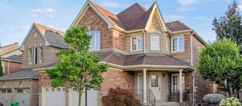 Cozy & beautiful apartment in peaceful Mississauga w/kitchenette, WiFi, AC & TV.