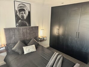 2 chambres, fer et planche à repasser, lit de bébé portatif, Wi-Fi