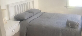 Nice house with WiFi in charming Oakland