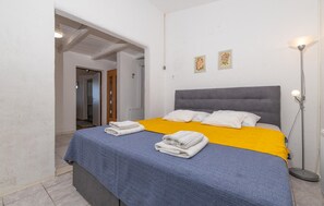 1 bedroom, iron/ironing board, free WiFi, bed sheets