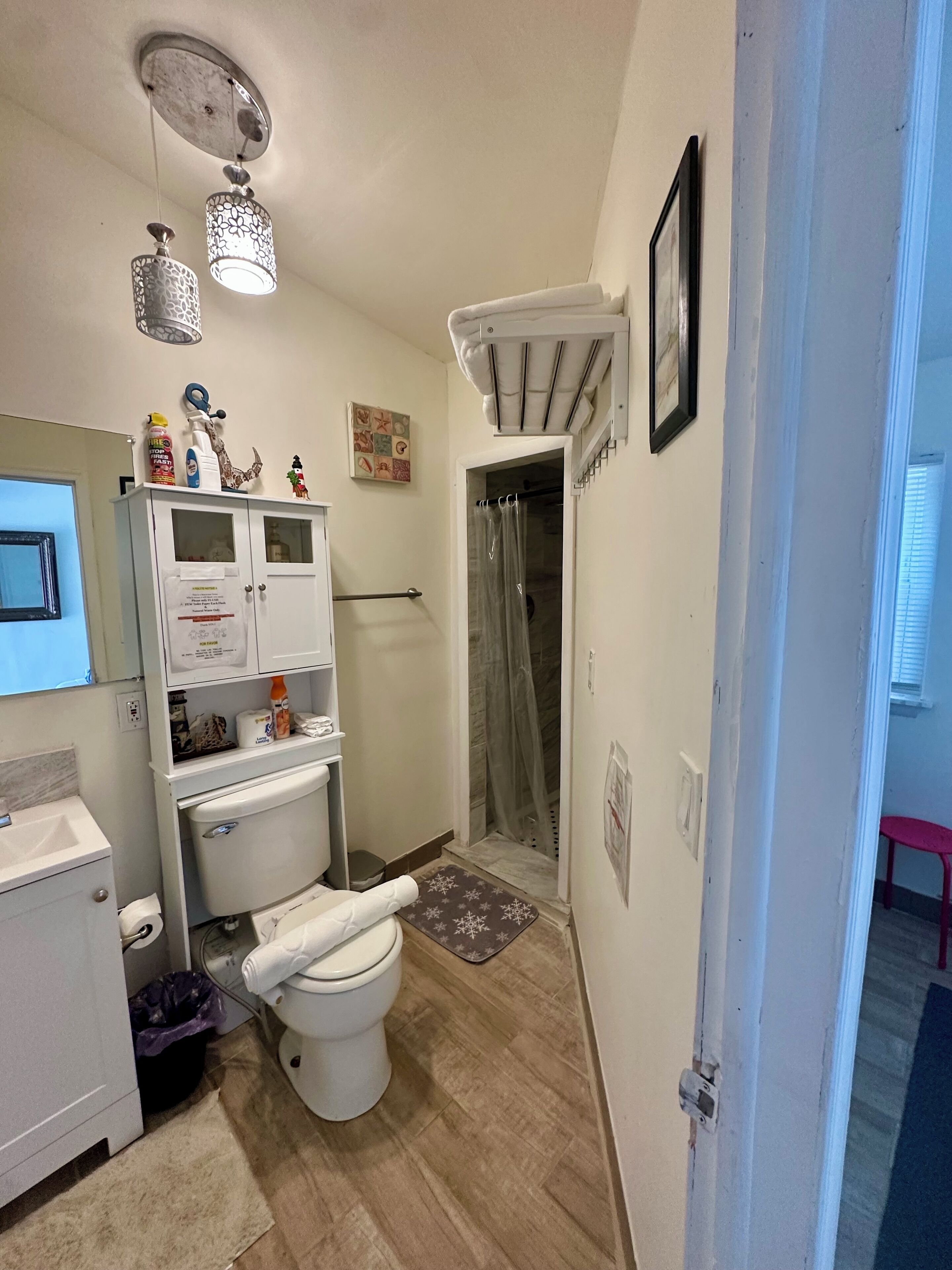 Bidet, serviettes fournies, savon, shampoing