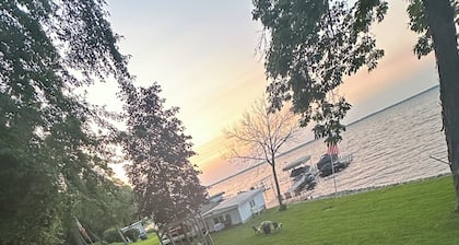 Lakefront 2-bed house in Oshkosh with dock!