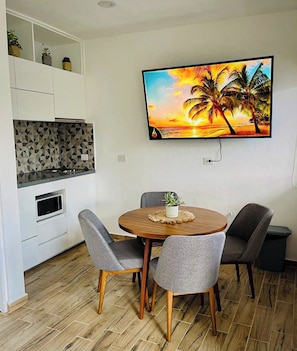 Apartment, Sea View | Private kitchen | Mini-fridge, microwave, stovetop, cookware/dishes/utensils