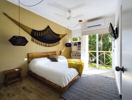 Apartamento, vista para o mar | 1 quarto, edredons de pluma, cofres nos quartos