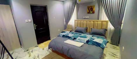 4 Schlafzimmer, Schreibtisch, Bügeleisen/Bügelbrett, kostenloses WLAN
