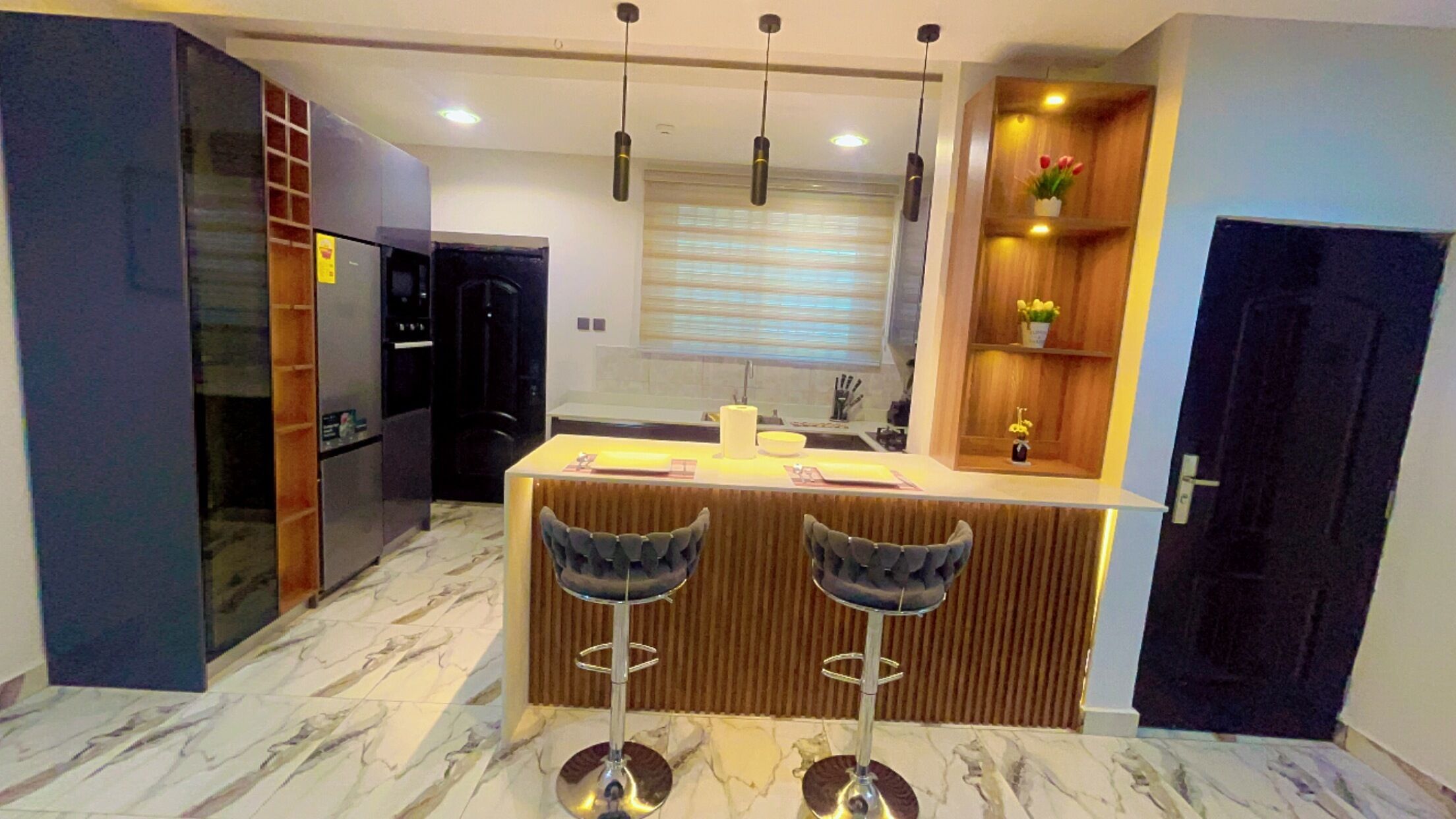 Réfrigérateur, micro-ondes, four, plaque de cuisson