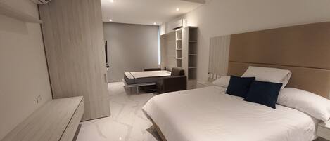 1 slaapkamer, een strijkplank/strijkijzer, wifi, beddengoed