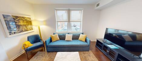 Departamento urbano, vista a la ciudad | 3 habitaciones, muebles diferentes y espacio para trabajar con laptop