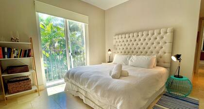Luxury in the Tropics - Cozy 2-bedroom - King Bed - Sleeps 6