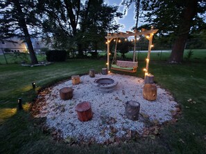 Property grounds - 3-bedroom house in South Bend close to all your needs. (South Bend)