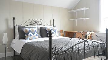 8 bedrooms, desk, iron/ironing board, travel crib