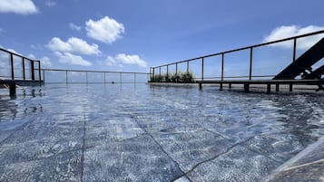 Basic Studio | Pool | Outdoor pool